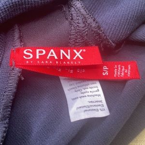 Maternity Spanx Faux black leather. Size is S/P. In excellent condition.